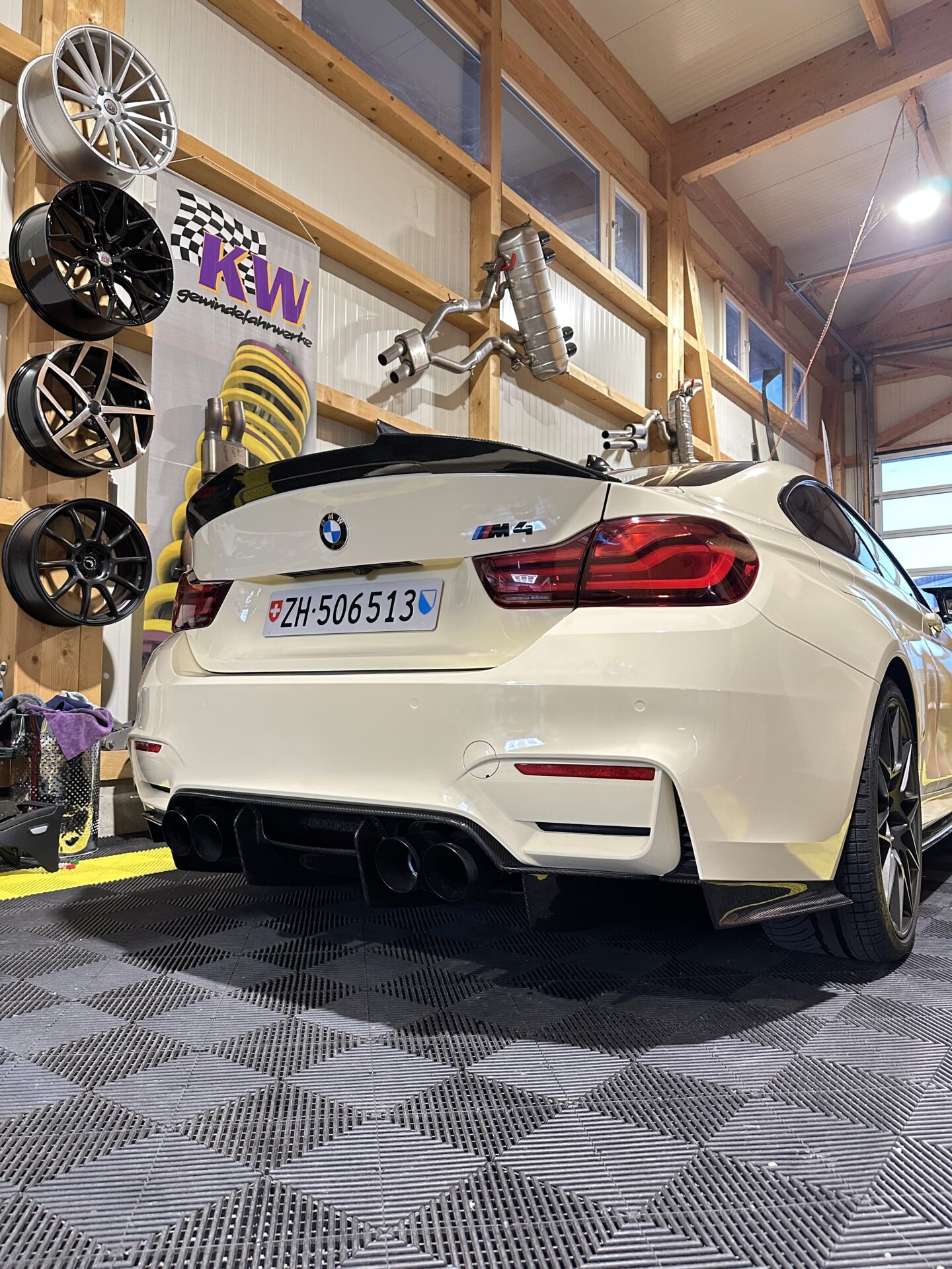 Passend für BMW F82 V-Style  Spoiler - DKS Performance 1