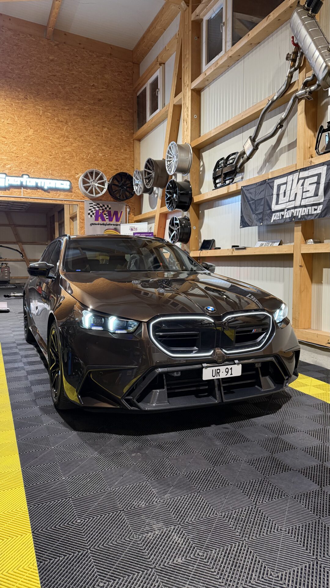 SQ-Style Frontstoßstangen Einsatz mit Lamellen Carbon passend für G90/G99 - DKS Performance 9 SQ-Style Frontstoßstangen Einsatz mit Lamellen Carbon passend für G90/G99 - DKS Performance 9