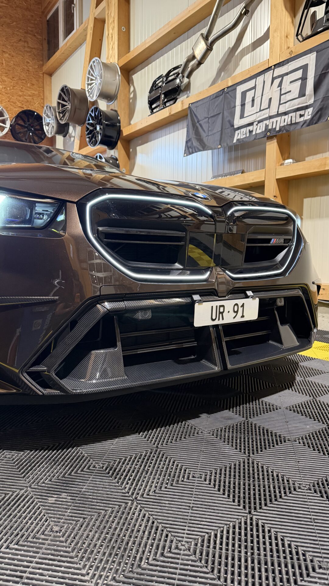 SQ-Style Frontstoßstangen Einsatz mit Lamellen Carbon passend für G90/G99 - DKS Performance 10 SQ-Style Frontstoßstangen Einsatz mit Lamellen Carbon passend für G90/G99 - DKS Performance 10