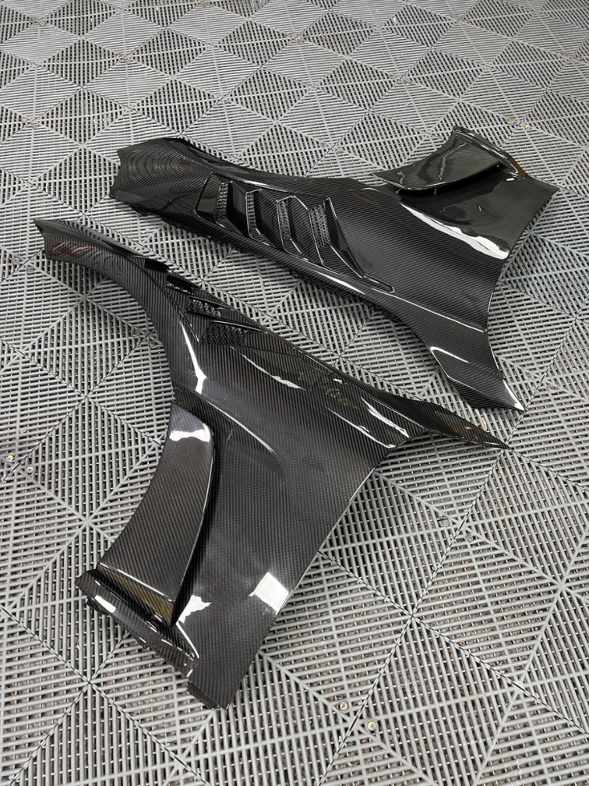 Carbon Kotflügel AT-Style passend für G87 M2